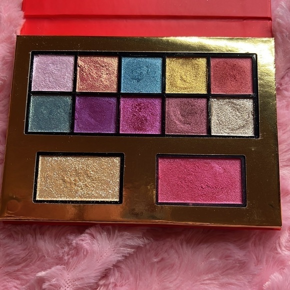 Juicy Couture The Shady Eyeshadow & Highlighter Palette - Picture 5 of 7